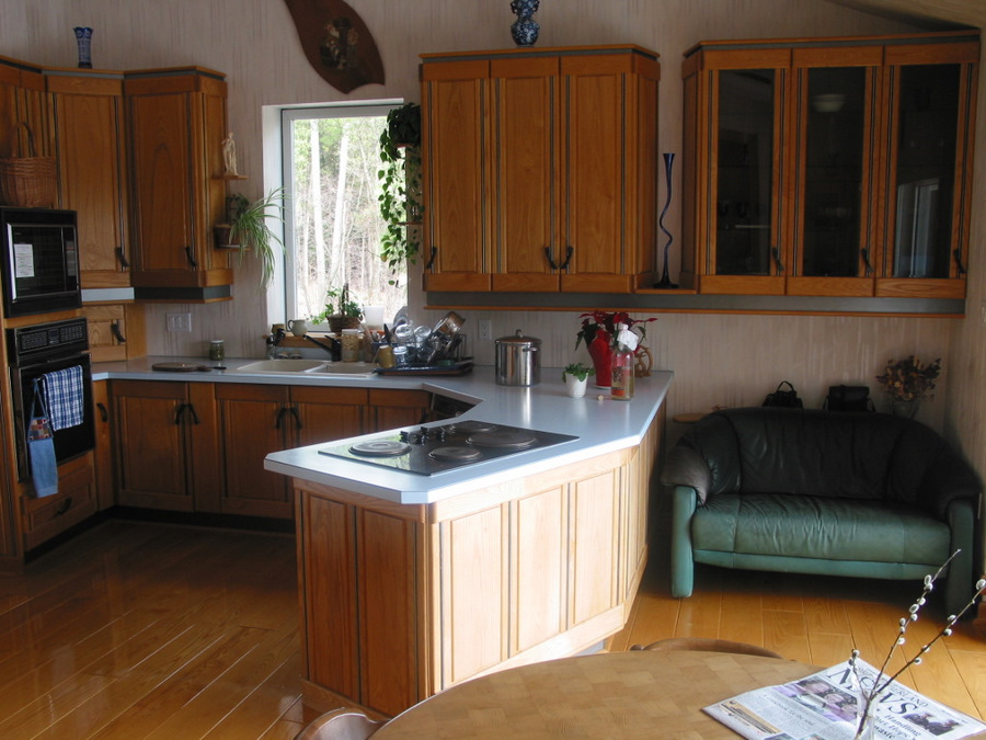 white ash/brown ash kitchen with highlights of ebony and pewter laminate: white ash floor